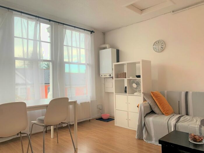 1 Bedroom Flat To Rent In Woodland Rise, London, N10