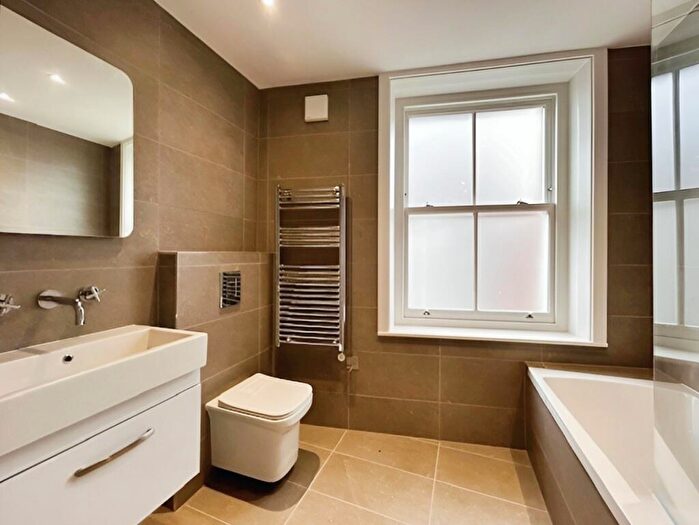 2 Bedroom Apartment To Rent In North Street, Dorking, RH4