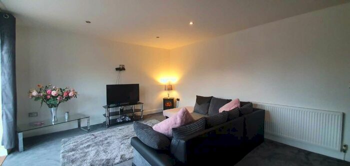 3 Bedroom Detached House To Rent In High Street, Harlington, Hayes UB3