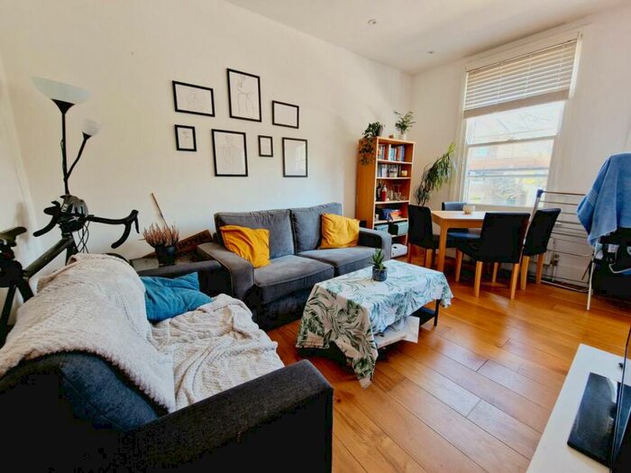 2 Bedroom Flat To Rent In Hartham Road, Islington, N7