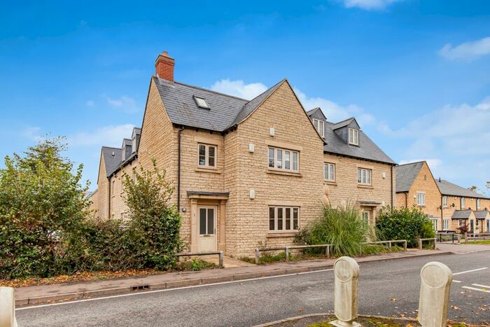 2 Bedroom Flat To Rent In Shipton Road, Woodstock, OX20
