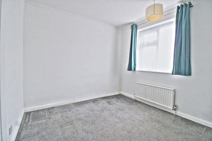 2 Bedroom Detached Bungalow To Rent In Gainsborough Crescent, Eastbourne, BN23