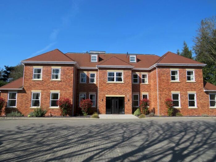 2 Bedroom Flat To Rent In Brook Lane, Warsash, Southampton, SO31