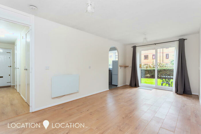 1 Bedroom Flat To Rent In Riverside Close, E5