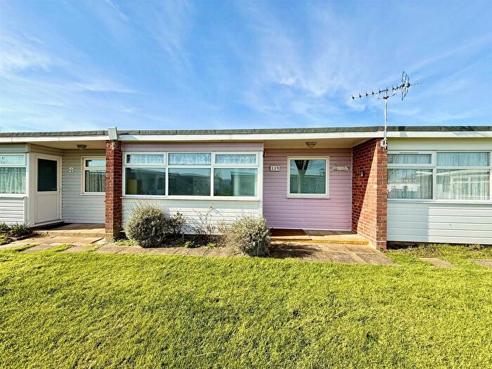 2 Bedroom Chalet For Sale In Newport Road, Hemsby, Great Yarmouth, NR29