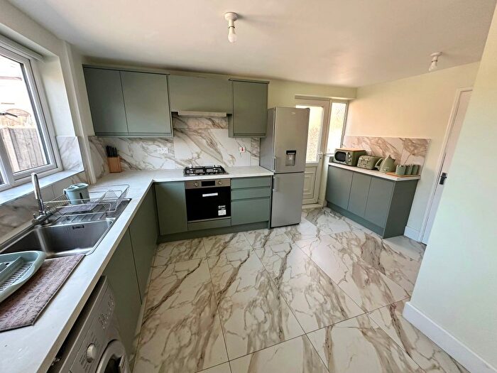 3 Bedroom End Of Terrace House To Rent In Claude Street, Nottingham, NG7