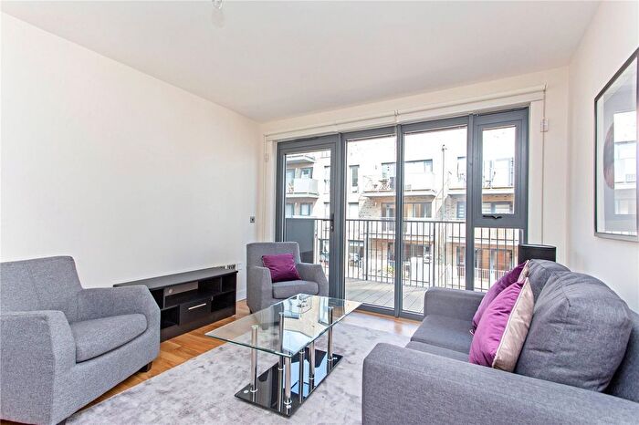 3 Bedroom Flat To Rent In Lake House, Finsbury Park, N4
