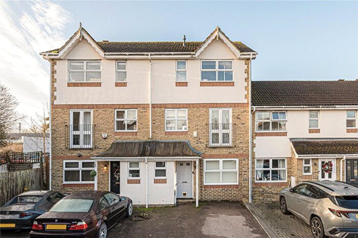 3 Bedroom Terraced House For Sale In Danesfield Close, Walton-On-Thames, Surrey, KT12