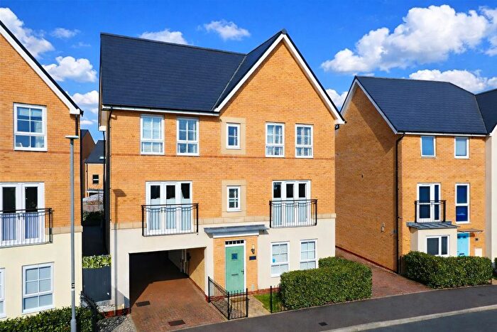 5 Bedroom Detached House For Sale In Vanguard Circle, Brooklands, Milton Keynes, MK10