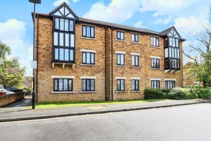 2 Bedroom Flat To Rent In Charlston Close, Feltham, TW13