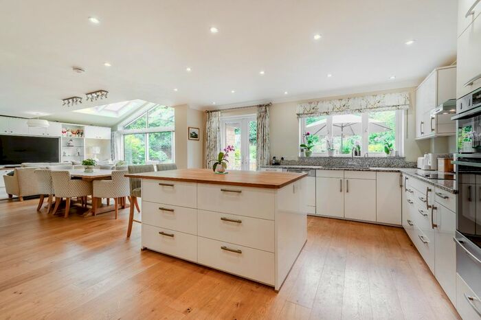 5 Bedroom Detached House For Sale In Meadway, Harpenden, Hertfordshire, AL5