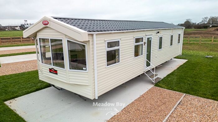 3 Bedroom Mobile/park Home For Sale In Manor Road, Hayling Island, PO11