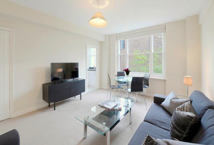 1 Bedroom Flat To Rent In Hill Street, Mayfair, London W1J