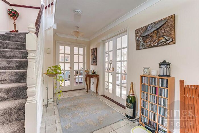 4 Bedroom Detached House For Sale In Haldane Close, Enfield, EN3