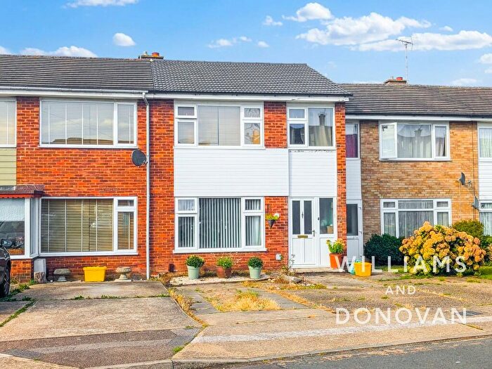 3 Bedroom Terraced House For Sale In Nicholson Road, Thundersley, SS7