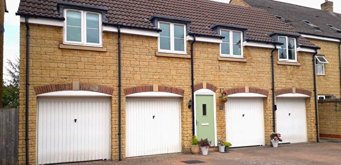 2 Bedroom Flat For Sale In Loiret Crescent, Malmesbury, SN16