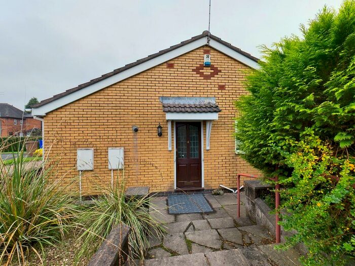 2 Bedroom Bungalow To Rent In Freshwater Grove, Bucknall, Stoke-on-Trent, ST2