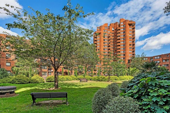 3 Bedroom Flat To Rent In Blantyre Walk, Chelsea, SW10