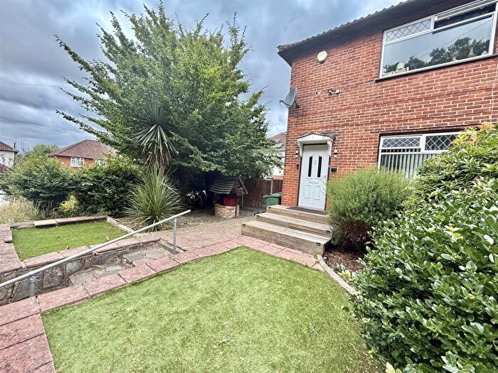 2 Bedroom End Of Terrace House To Rent In Hornbeam Grove, Chingford, E4