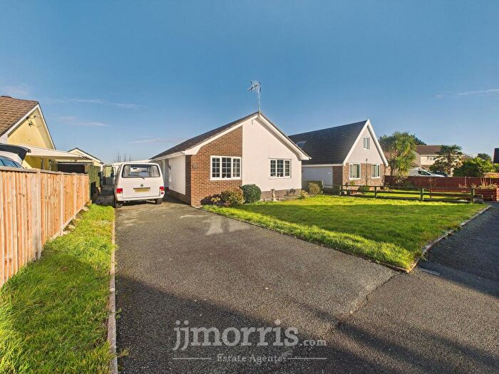 3 Bedroom Detached Bungalow For Sale In St. Daniels Drive, Pembroke, SA71