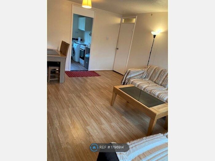 3 Bedroom Flat To Rent In Mcaslin Court, Glasgow, G4