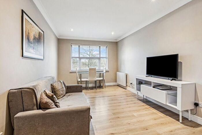 1 Bedroom Flat To Rent In Kings Court, Bessborough Road, SW15