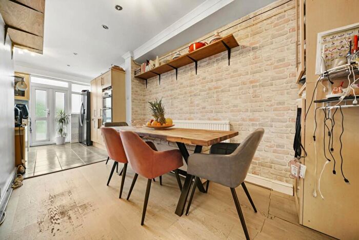 3 Bedroom House For Sale In Sunnyside Road, Leyton, E10