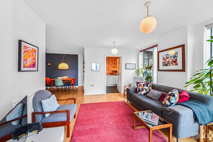 3 Bedroom Apartment For Sale In Goodchild Road London, N4