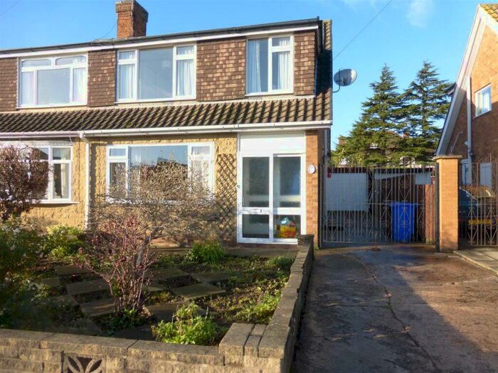 3 Bedroom Semi-Detached House To Rent In Rydal Avenue, Long Eaton, Nottingham, NG10