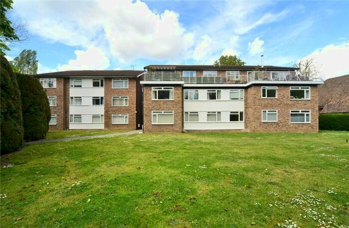 1 Bedroom Flat To Rent In The Avenue, Worcester Park KT4