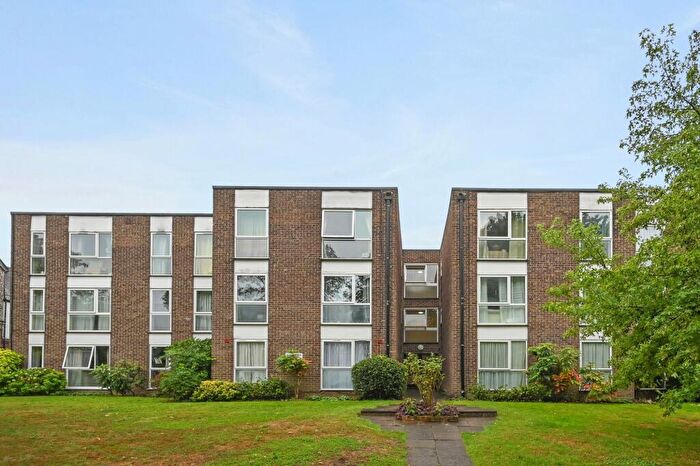 1 Bedroom Apartment For Sale In Eaton Road, Beddington Manor, SM2