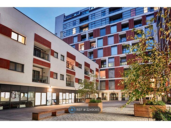 2 Bedroom Flat To Rent In Cornell Square, London, SW8