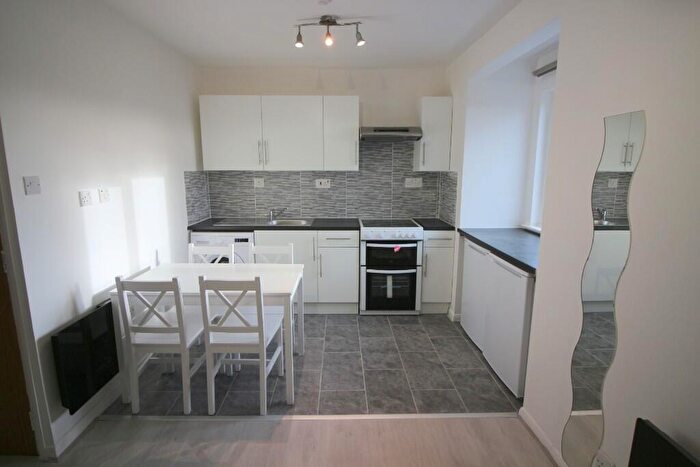 1 Bedroom Flat To Rent In Emerald Close, London, E16
