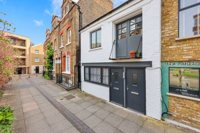 2 Bedroom Flat For Sale In Sylvester Path, Hackney, E8