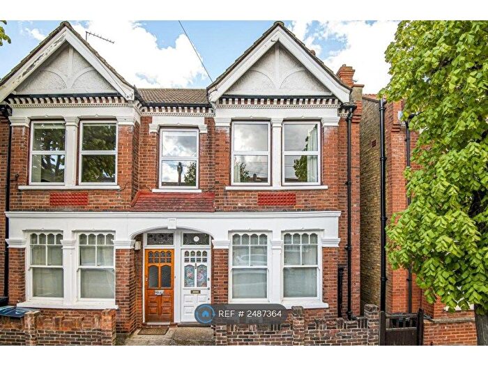 3 Bedroom Flat To Rent In Balham, London, SW12
