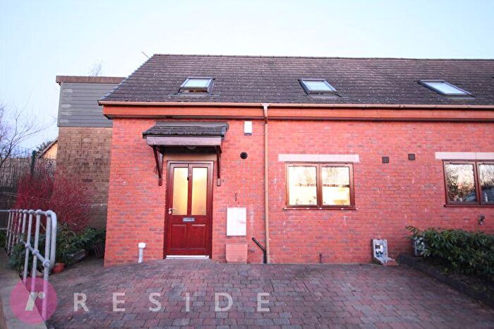 3 Bedroom Semi-Detached House For Sale In Croft Mews, Milnrow, Rochdale, OL16