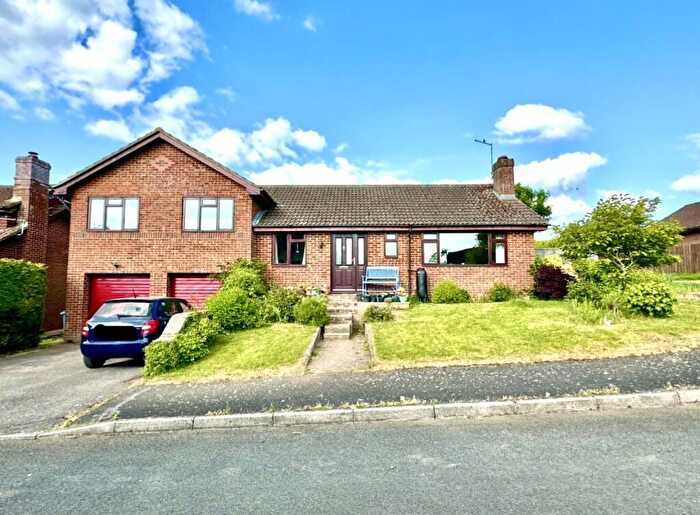 4 Bedroom Detached House For Sale In Waverley Close, Odiham, RG29