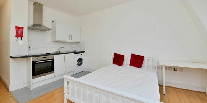 Studio To Rent In Burdett Road, Mile End, London, E3