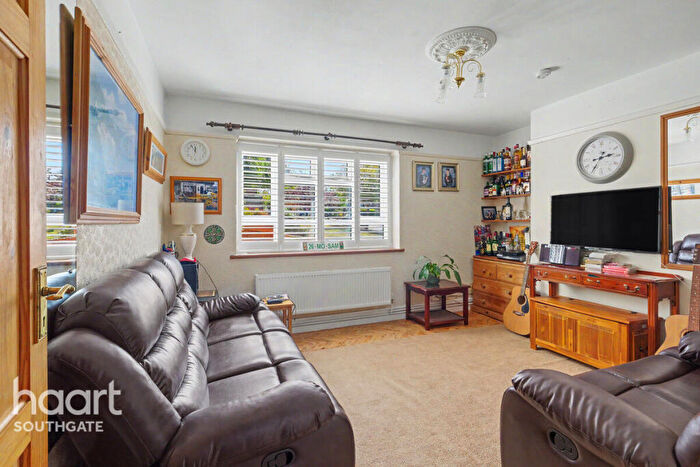 2 Bedroom Apartment For Sale In Alexandra Road, London, N10