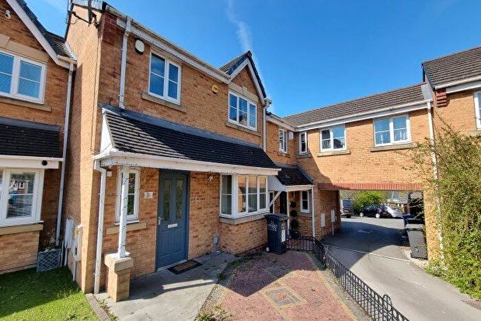 3 Bedroom Property To Rent In Hansby Close, Oldham, OL1