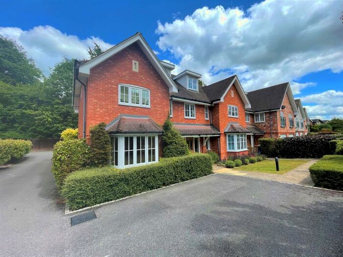 2 Bedroom Apartment To Rent In Shiplake Bottom, Peppard Common, Henley-on-thames, RG9
