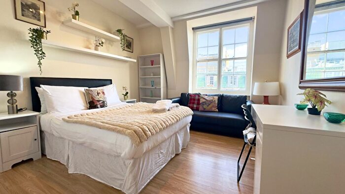 3 Bedroom Flat To Rent In Queensway, London, W2