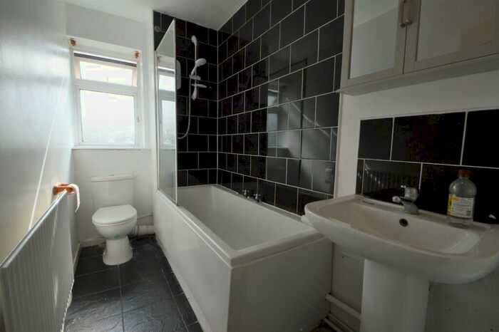 2 Bedroom Apartment To Rent In Maryside, Slough, Berkshire, SL3