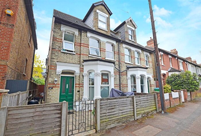 1 Bedroom Flat To Rent In Princes Road, Teddington, TW11