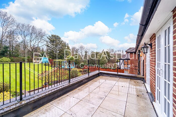 4 Bedroom Detached House To Rent In Northcliffe Drive, Totteridge, London, N20