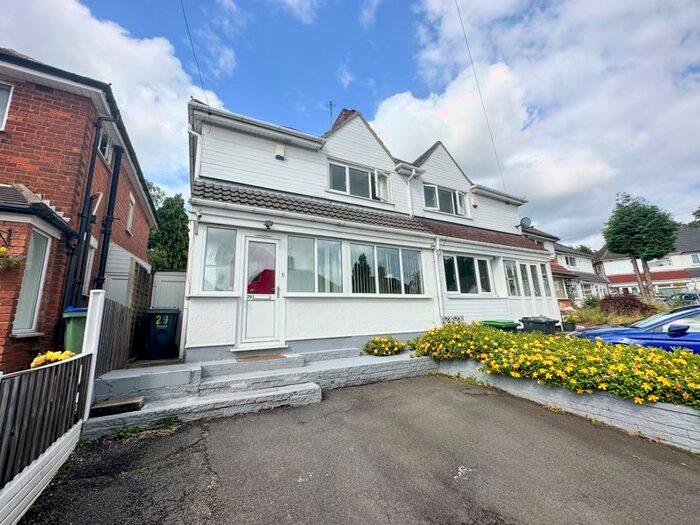 3 Bedroom Semi-Detached House To Rent In Warwick Road, Oldbury, B68