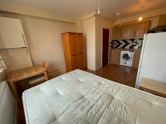 Studio To Rent In Tabley Road, London, N7