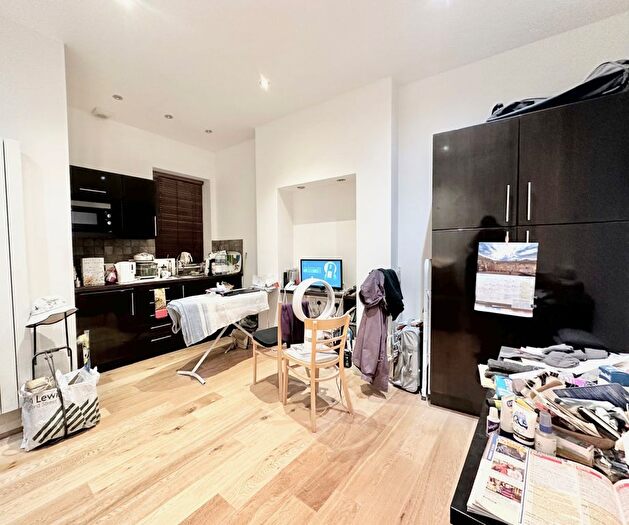 Studio To Rent In West End Lane, NW6