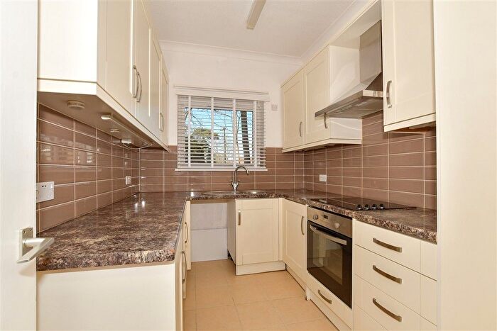 2 Bedroom Flat For Sale In Hawthorn Close, Horsham, West Sussex, RH12