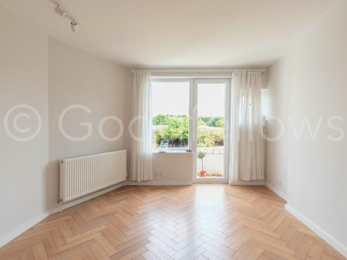 2 Bedroom Maisonette To Rent In Wide Way, Mitcham, Surrey, CR4
